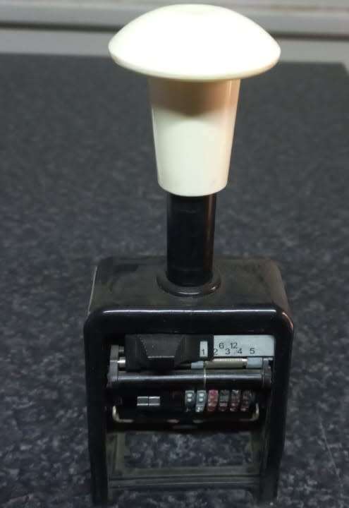 Rexel UN 12 Gothic Automatic Numbering Machine (4.5mm)(6 Wheels)(Black)