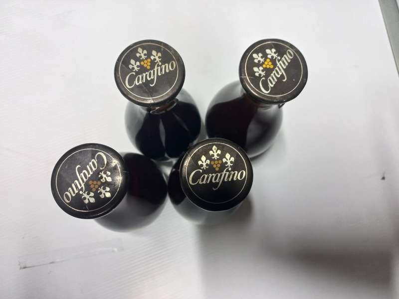 RARE VINTAGE  `UNOPENED` GILBEYS CARAFINO RED WINE IN CARAFE 500ml BOTTLES OF WINE.