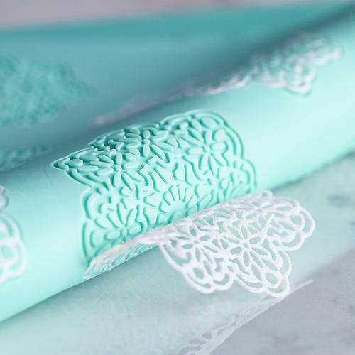 Silicone mat to create sugar laces