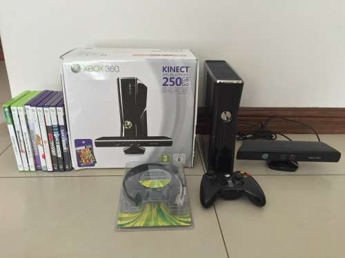 XBOX 360 Kinect Special Edition 250GB + Collection of Games