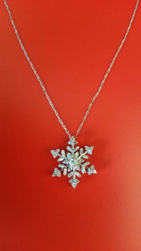 Diamond Snowflake Pendant with Neckchain