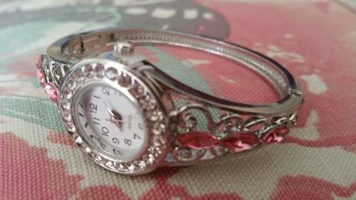 Rhinestone hollow out analog bracelet, pink stones