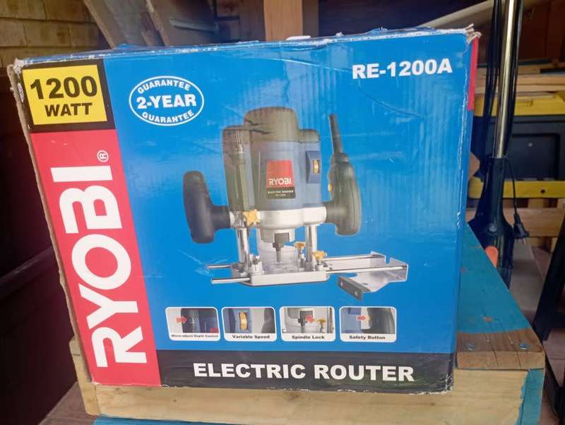 RYOBI ROUTER 1200W (RE-1200A)