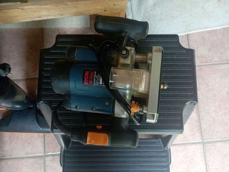 RYOBI ROUTER 1200W (RE-1200A)