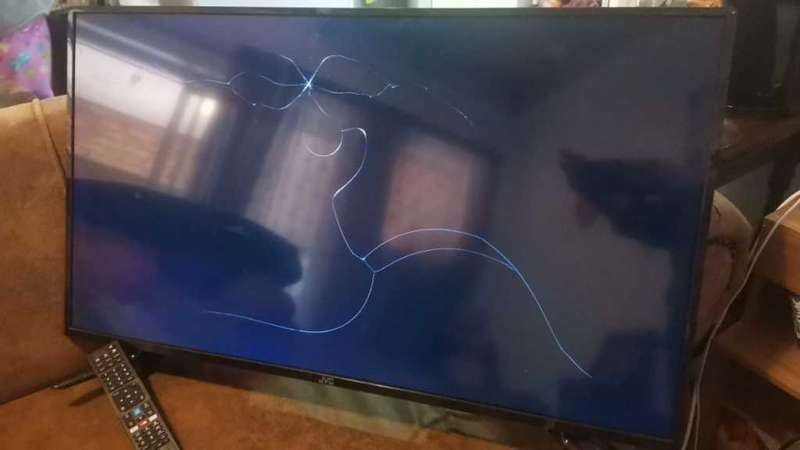 JVC LT-42N750 42 FHD Smart LED TV with Cracked Display