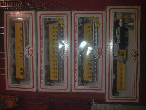 R1 AUCTION = HO - MODEL POWER - SET OF OLD TIME 'FAT BOY' AND TENDER, 3 PASSENGER CARS