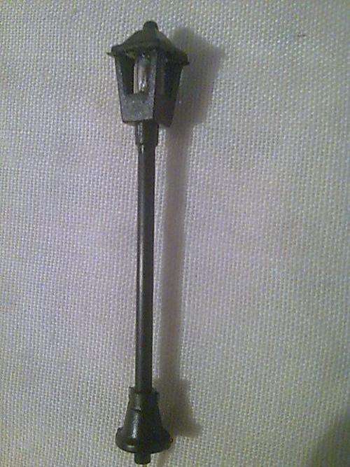 Set of 6 HO N Lampposts 6V street lights + Resistors for 12Volt supply