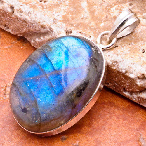 SHIMMERING Authentic LABRADORITE Pendant!!