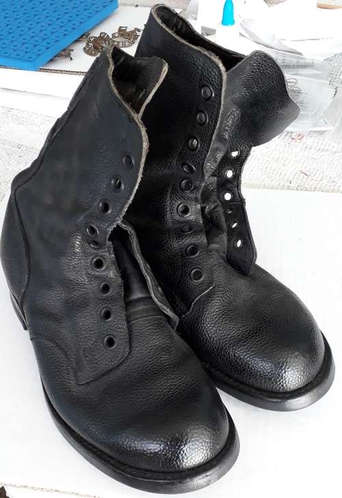 Auction  Pair of SA Navy Combat high boots