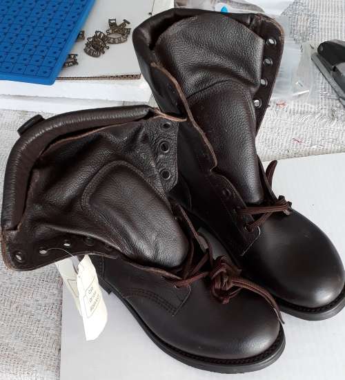 Auction  Pair of SA Army Combat high boots (new)
