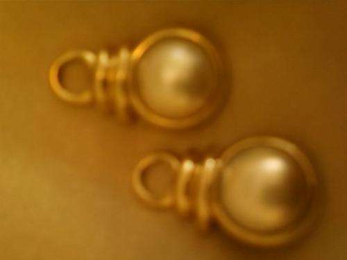 9CT GOLD / MARBE PRETTY WOMEN PEARL PENDANTS
