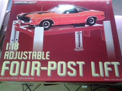 4 POST LIFT FOR 1:18 DIECAST CARS