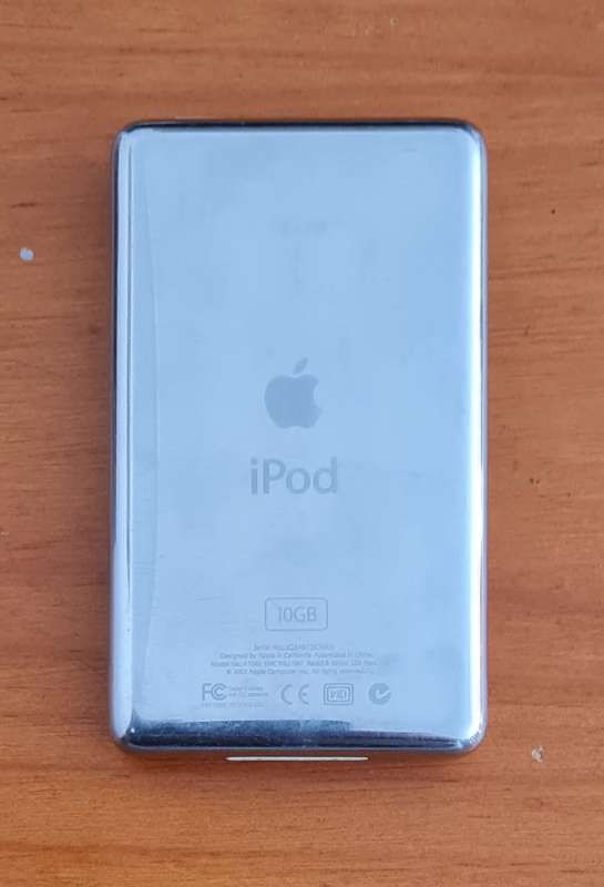 Ipod classic 3rd gen 10GB READ DESCRIPTION