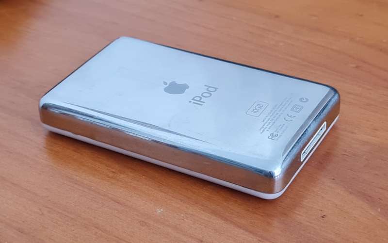 Ipod classic 3rd gen 10GB READ DESCRIPTION