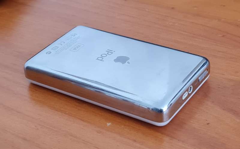 Ipod classic 3rd gen 10GB READ DESCRIPTION