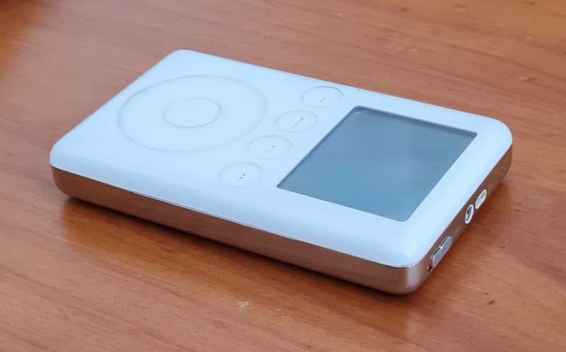 Ipod classic 3rd gen 10GB READ DESCRIPTION