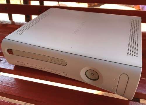 Xbox 360 console (Not working)  - For parts