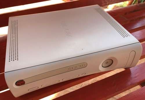Xbox 360 console (Not working)  - For parts
