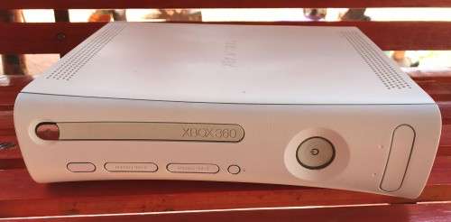 Xbox 360 console (Not working)  - For parts