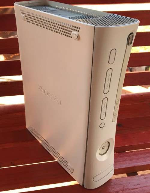 Xbox 360 console (Not working)  - For parts