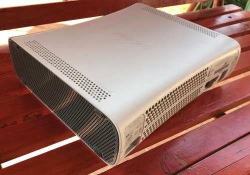 Xbox 360 console (Not working)  - For parts