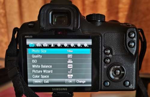 Samsung NX10 Camera