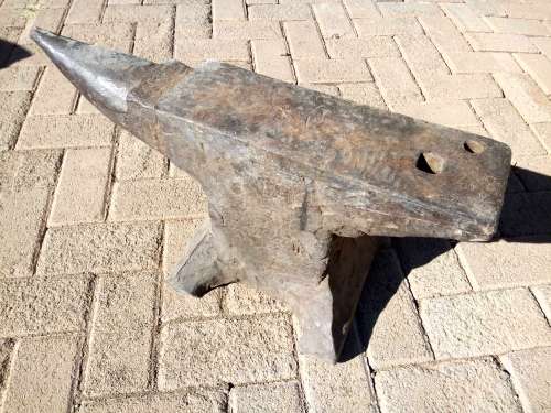 Big 210 lbs Cast Anvil!