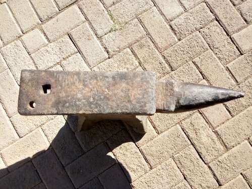 Big 210 lbs Cast Anvil!