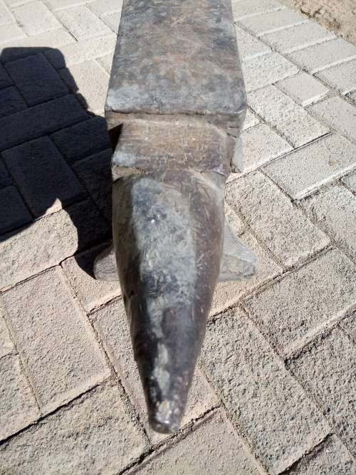 Big 210 lbs Cast Anvil!