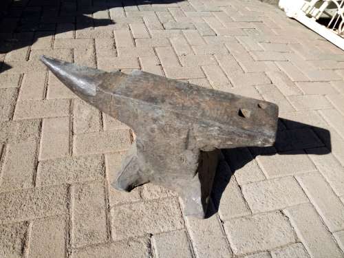 Big 210 lbs Cast Anvil!