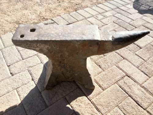 Big 210 lbs Cast Anvil!