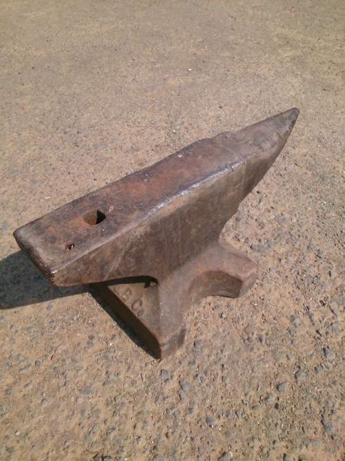 Big 100 lbs Cast Anvil!