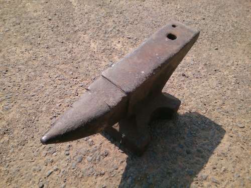 Big 100 lbs Cast Anvil!