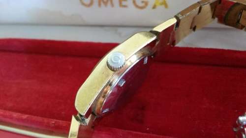 VINTAGE OMEGA GENEVE LADIES AUTO 18K-GP GOLD DIAL DATE WATCH