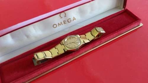 VINTAGE OMEGA GENEVE LADIES AUTO 18K-GP GOLD DIAL DATE WATCH