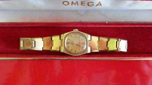 VINTAGE OMEGA GENEVE LADIES AUTO 18K-GP GOLD DIAL DATE WATCH