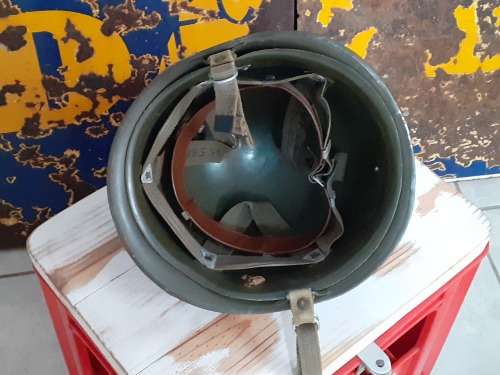 AN AMAZING VINTAGE SADF CJ FUCHS LTD (1966) GREEN `STAALDAK` HELMET WITH INNER LINING - AWESOME
