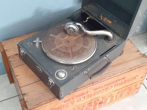 VINTAGE WIND-UP GRAMOPHONE Record Player