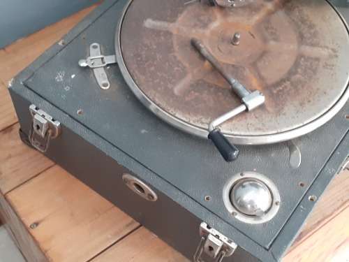 VINTAGE WIND-UP GRAMOPHONE Record Player