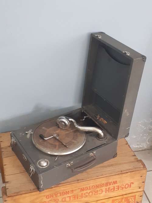 VINTAGE WIND-UP GRAMOPHONE Record Player