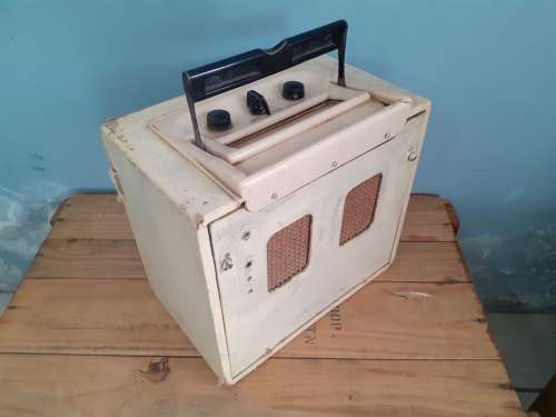 1950`s Portable EveReady Radio - MAKE AN OFFER!!!