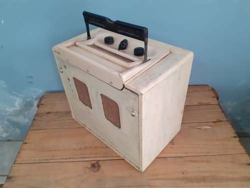 1950`s Portable EveReady Radio - MAKE AN OFFER!!!