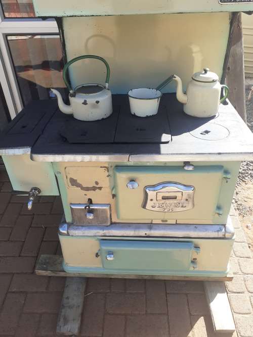 MAKE AN OFFER!!! Vintage Defy Jewel 735 with Warm Water basket and some old enamelware!!!