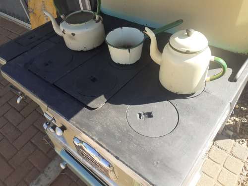 MAKE AN OFFER!!! Vintage Defy Jewel 735 with Warm Water basket and some old enamelware!!!