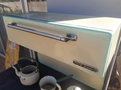 MAKE AN OFFER!!! Vintage Defy Jewel 735 with Warm Water basket and some old enamelware!!!