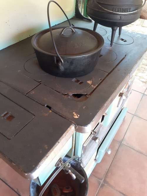 MAKE AN OFFER!!! Vintage Defy Jewel coal stove with enamel ware!!!