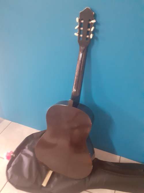 MAKE AN OFFER!!! Hohner Guitar with bag, books and Musedo digital tuner