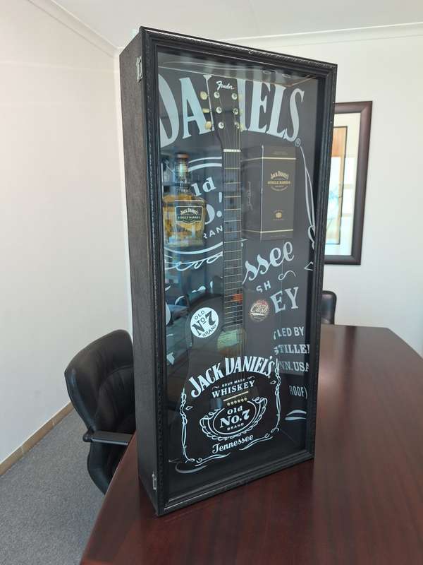 JACK DANIELS Box Framed Decorative Guitar & Whiskey