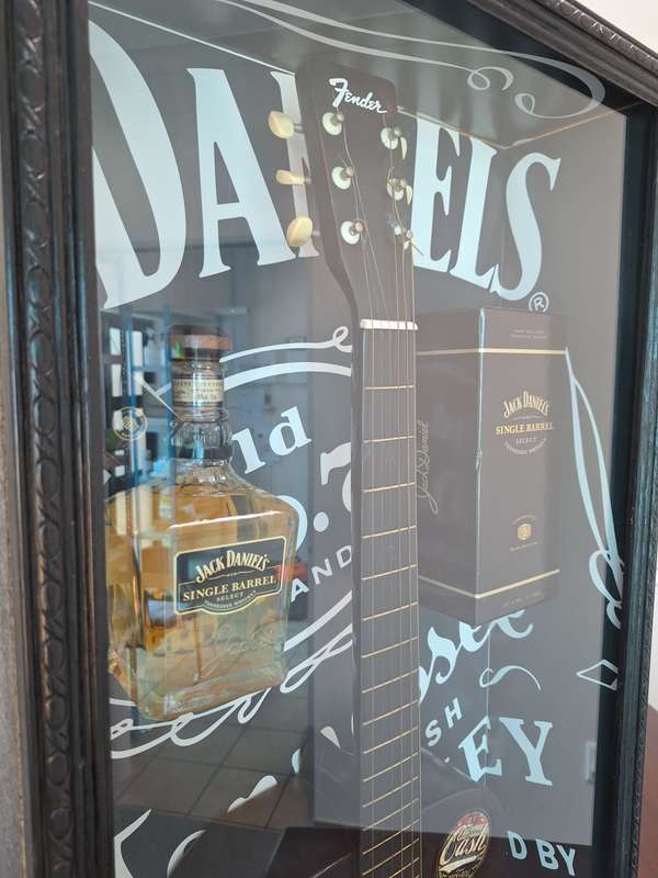 JACK DANIELS Box Framed Decorative Guitar & Whiskey