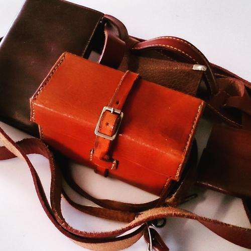 Lot of various geniune leather items - see pics